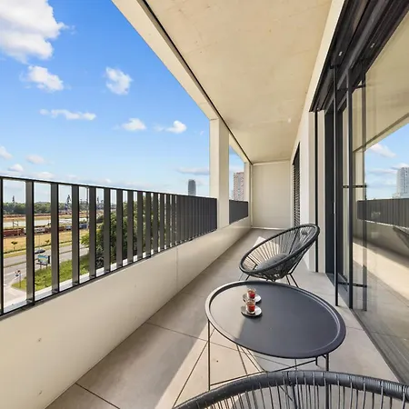 River View - Parking & Access Daire *