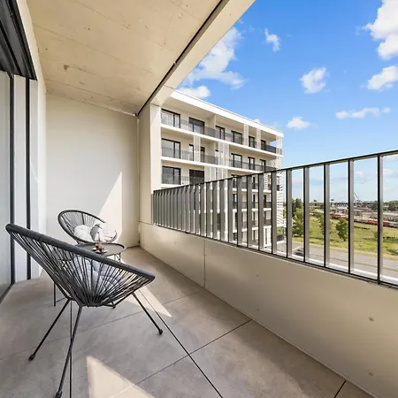 River View - Parking & Access Daire