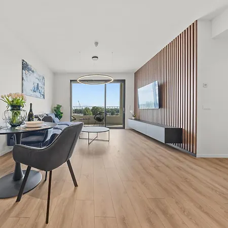 Daire River View - Parking & Access