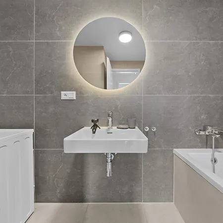 River View - Parking & Access *