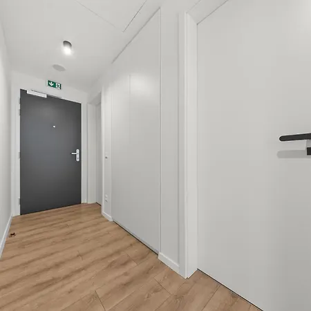 River View - Parking & Access Apartman *